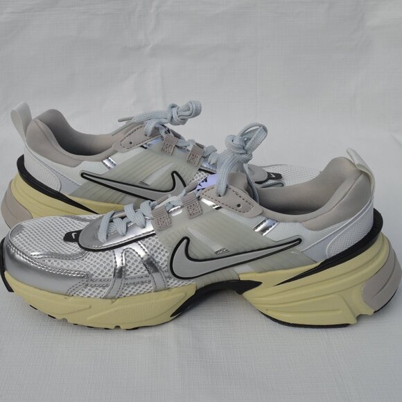 Nike V2K Run Women's Shoes with Reflective Accents Size W9/M7.5 (New) - Picture 8 of 14